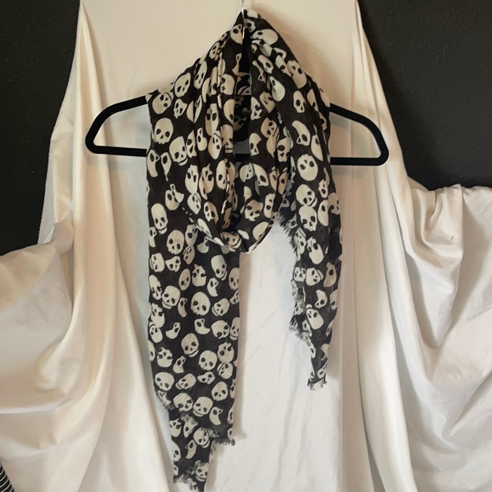 H&M Skull Print Scarf